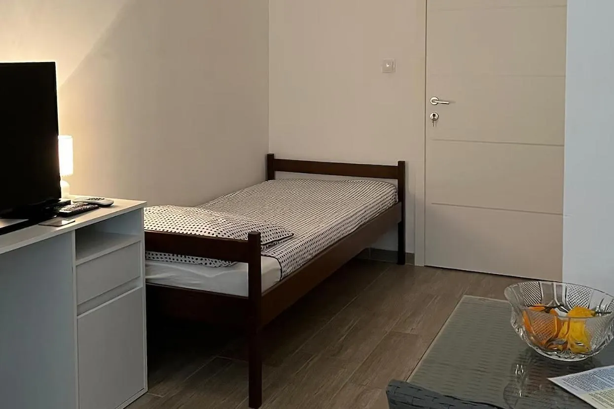 Apartments With Parking Spaces Zadar - 24593
