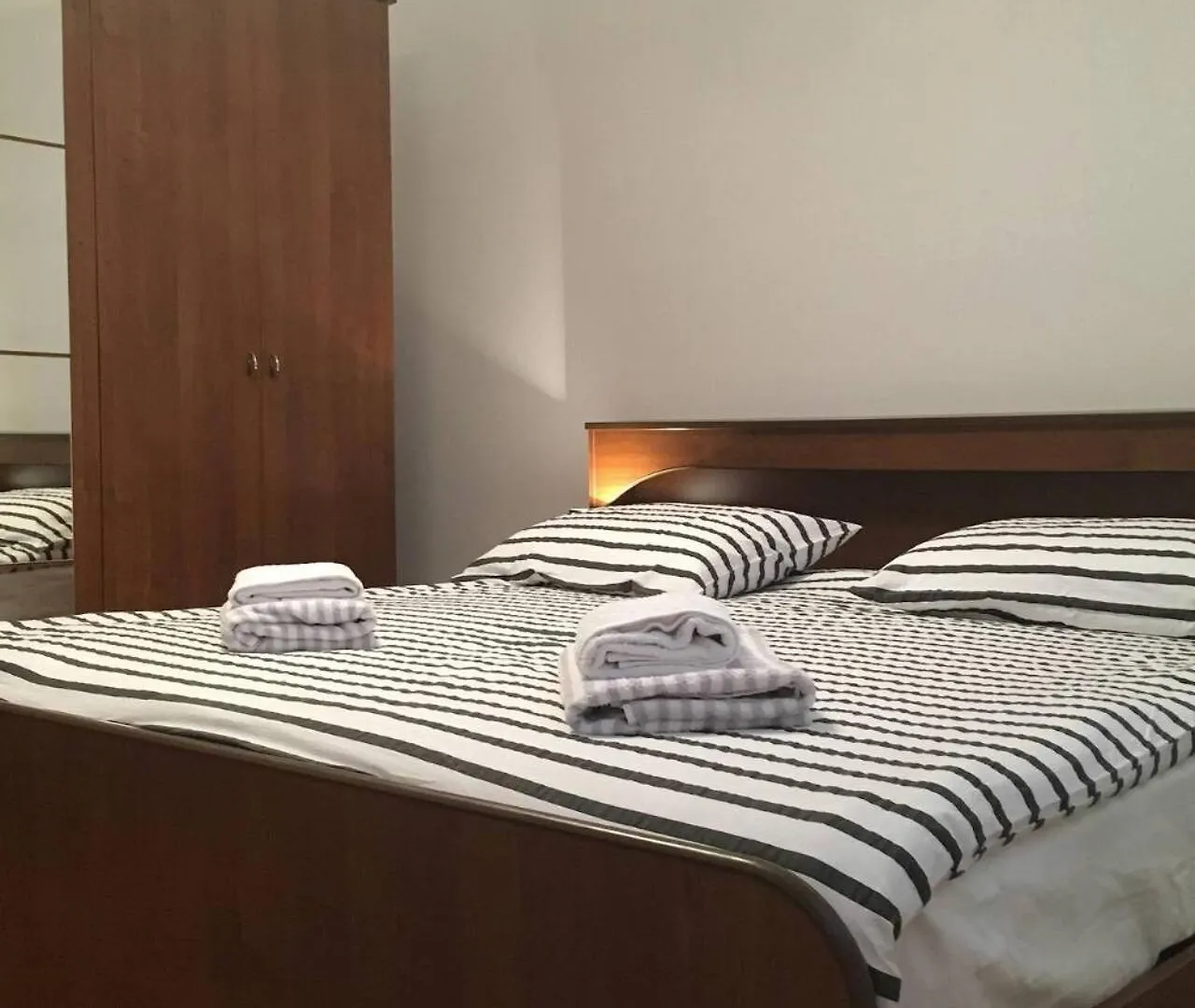 Apartments With Parking Spaces Zadar - 24593