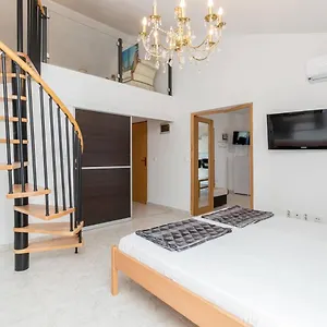 Apartament & Hegic, Zadar