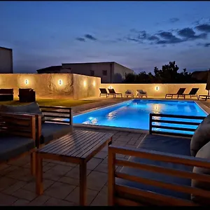 Lucy With Heated Saltwater Pool And Free Private Parking Zadar